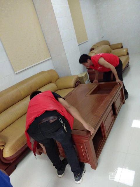 公司給居民個(gè)人搬家場(chǎng)景：專(zhuān)業(yè)搬家團(tuán)隊(duì)，提供高效、安全的搬家服務(wù)